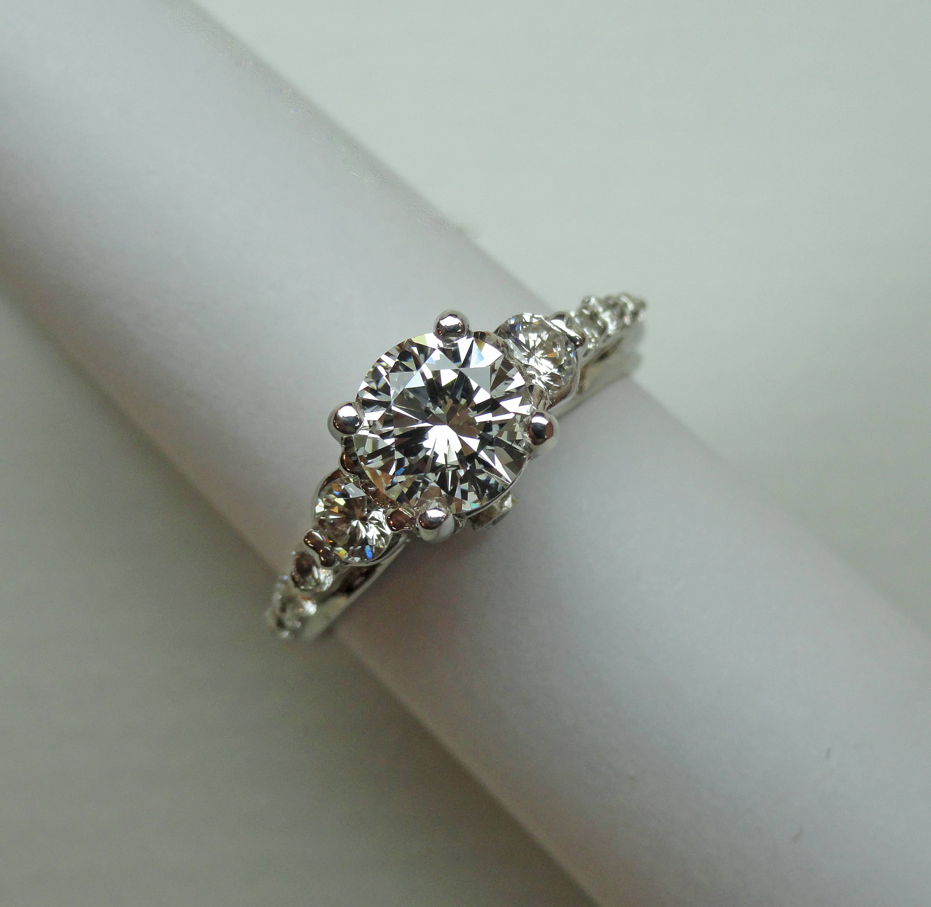 Round Diamond Engagement Ring (D981)