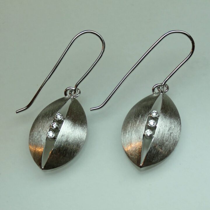 Sleek White Gold Diamond Earrings (E2729).